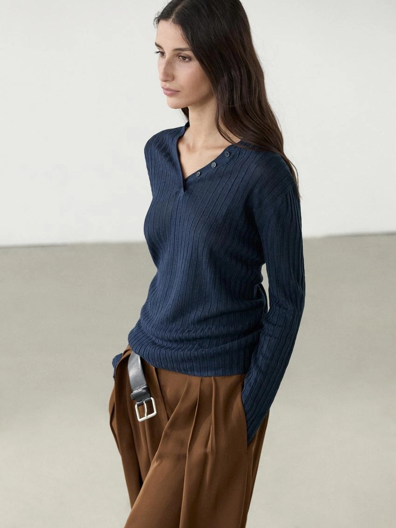 Льняной вязаный свитер с пуговицами