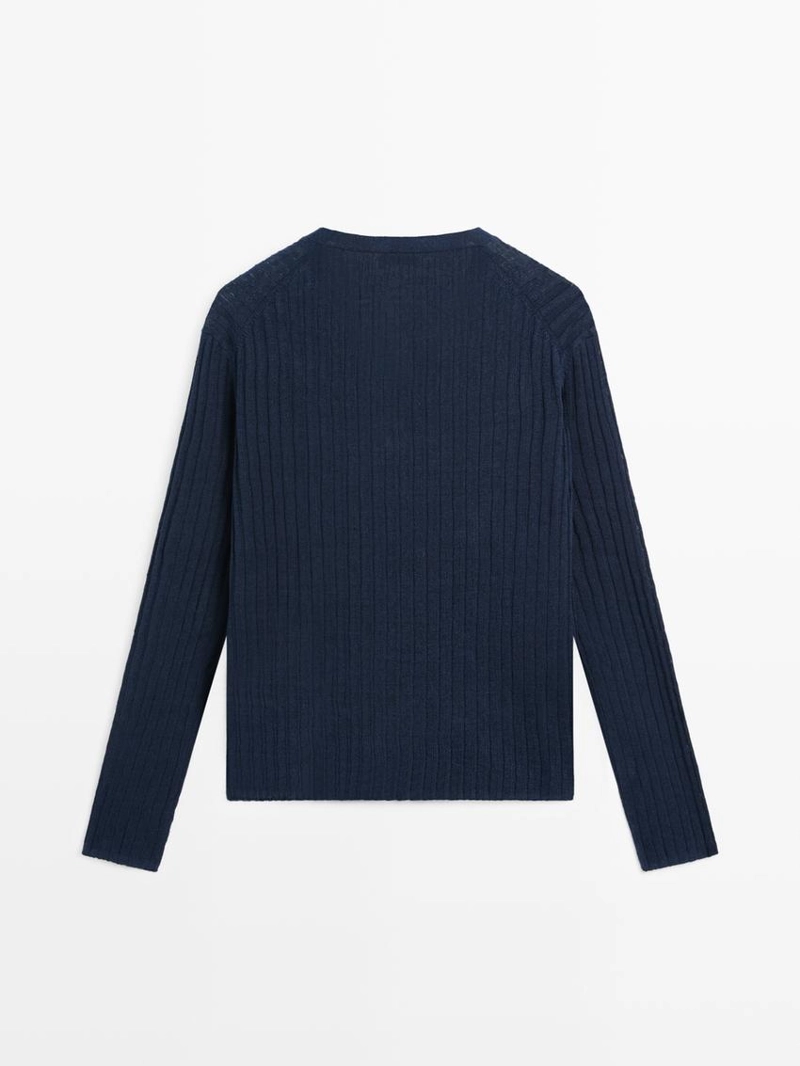 Льняной вязаный свитер с пуговицами