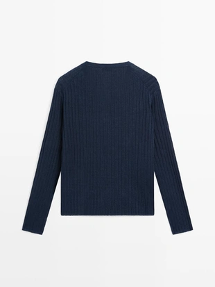 Льняной вязаный свитер с пуговицами- Заказать в России