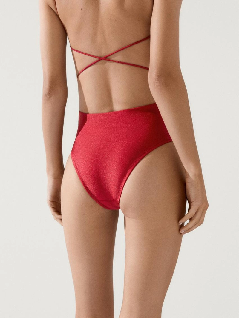 Купальник с тонкими бретелями