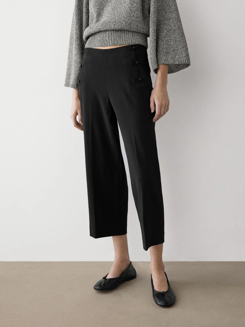 Брюки-капри с деталями на пуговицах