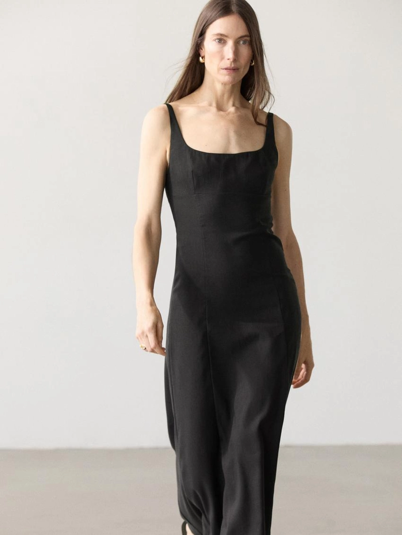 Платье-миди на бретелях из льна