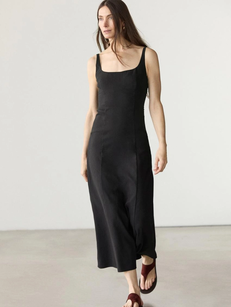 Платье-миди на бретелях из льна