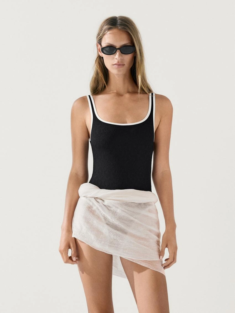 Купальник с контрастным рисунком