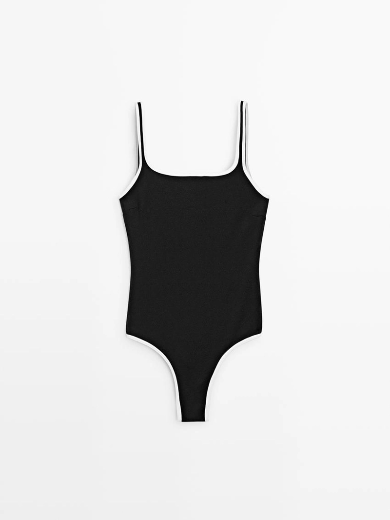 Купальник с контрастным рисунком