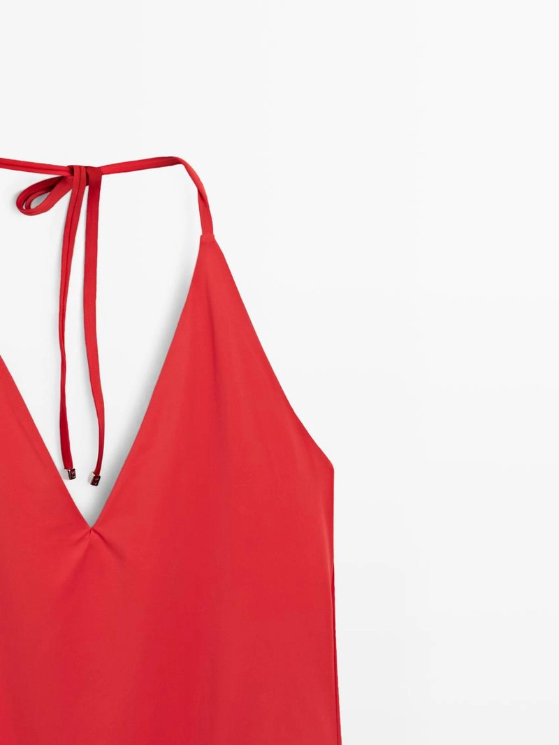 Купальник с глубоким v-образным вырезом