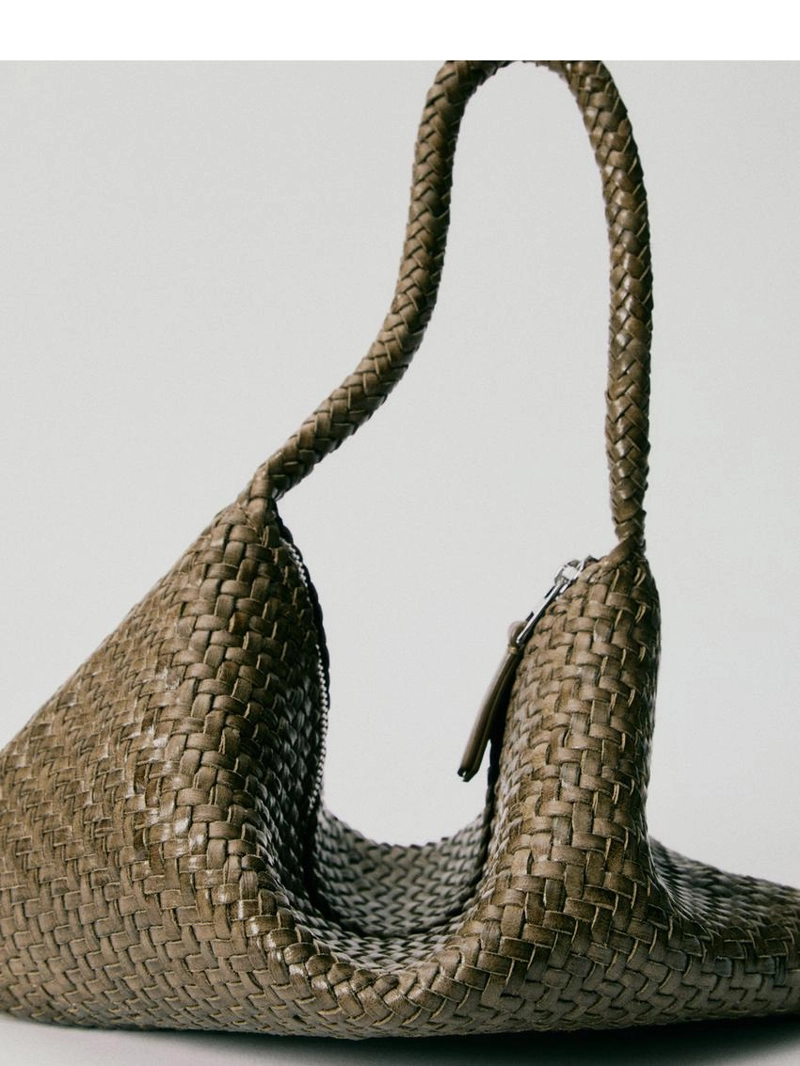 Средняя плетеная кожаная сумка через плечо