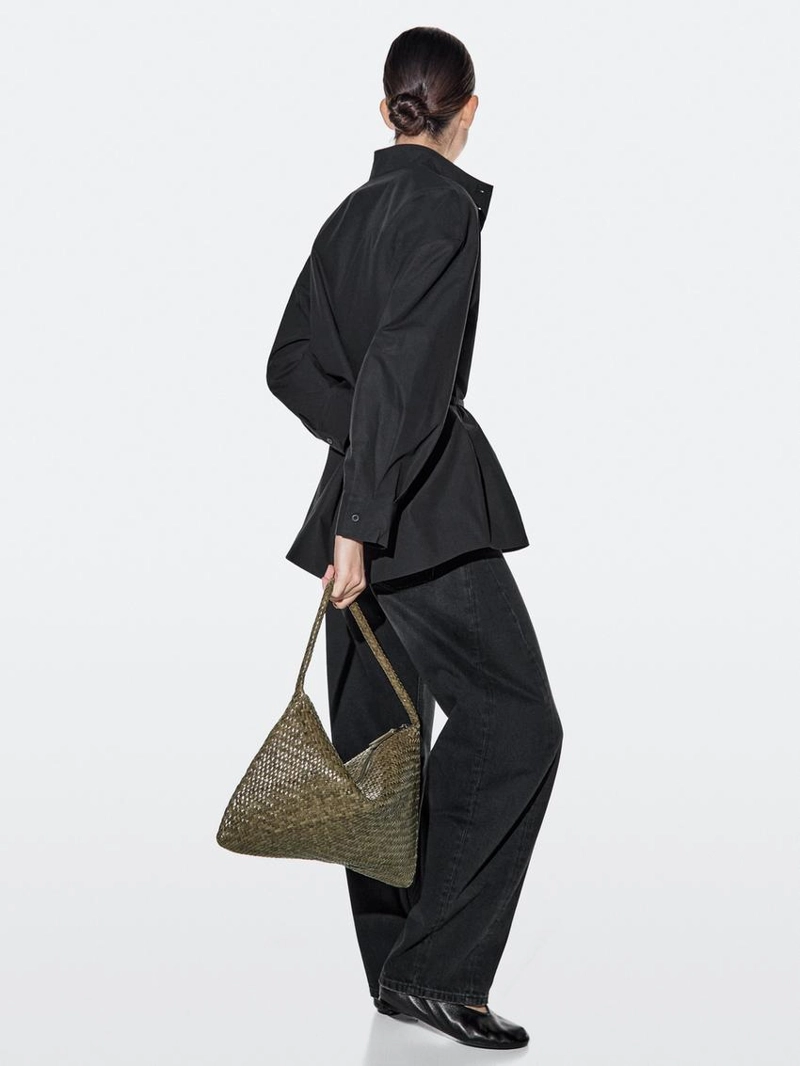 Средняя плетеная кожаная сумка через плечо