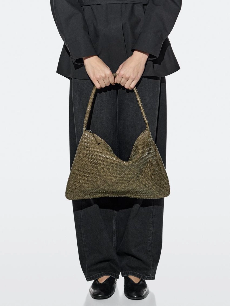 Средняя плетеная кожаная сумка через плечо