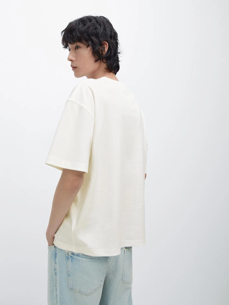 Широкая футболка из хлопкового смесового материала с короткими рукавами