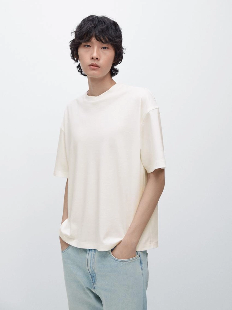 Широкая футболка из хлопкового смесового материала с короткими рукавами