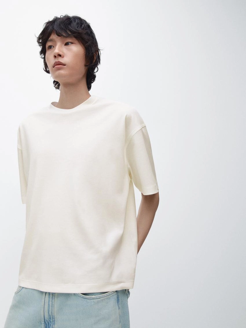 Широкая футболка из хлопкового смесового материала с короткими рукавами