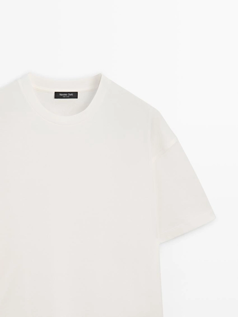 Широкая футболка из хлопкового смесового материала с короткими рукавами