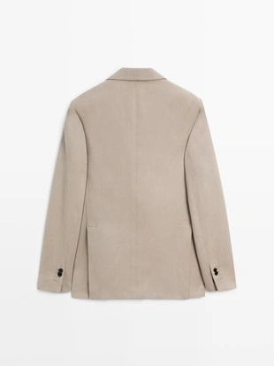 Пиджак из льна с приталенным кроем и деталями карманов- Заказать в России