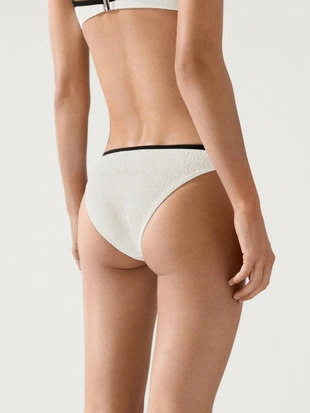 Плавки с текстурой и контрастными цветовыми деталями- Заказать в России