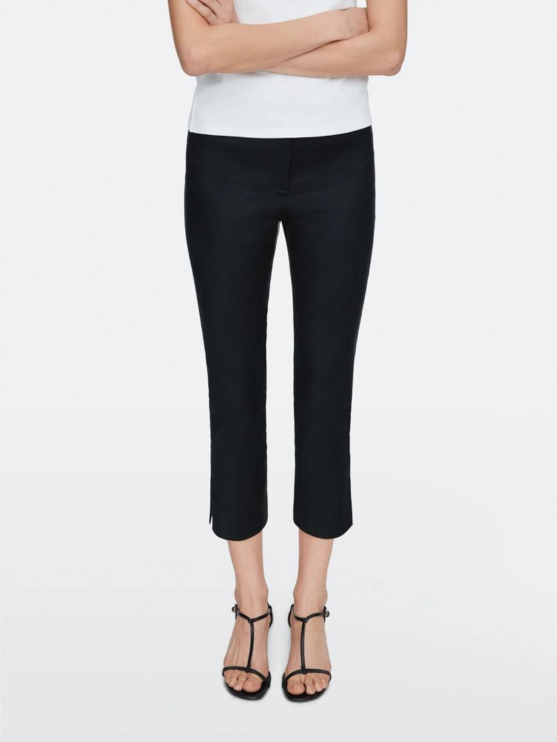 Босоножки на среднем каблуке с ремешками