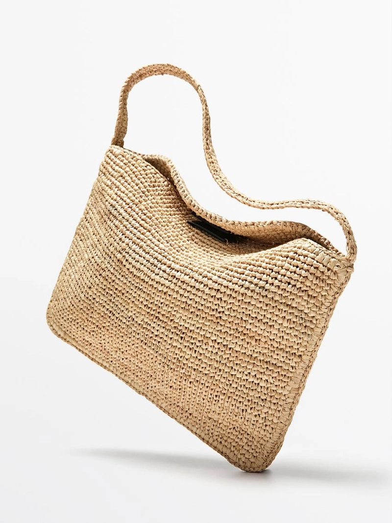 Сумочка с короткими ручками из рафии