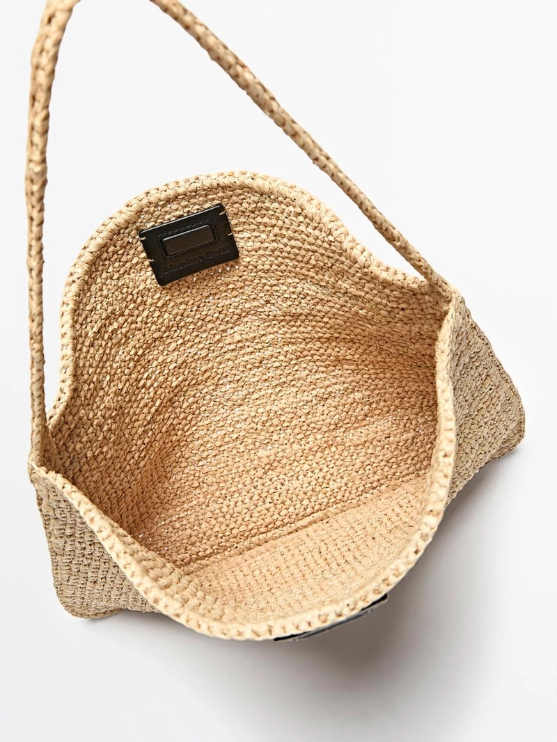 Сумочка с короткими ручками из рафии