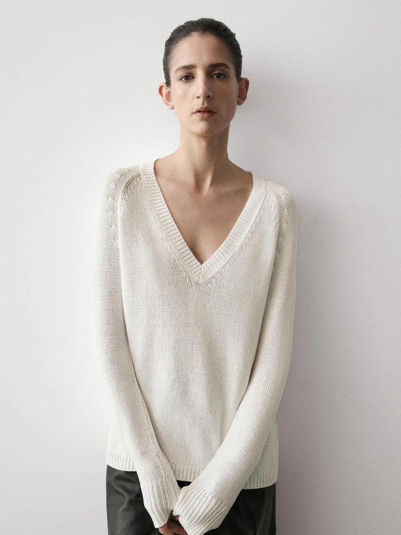 Водолазка из хлопково-вискозной смеси с v-образным вырезом