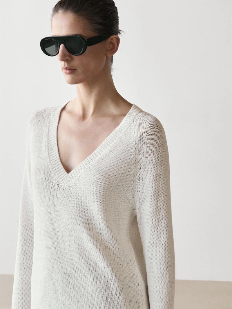 Водолазка из хлопково-вискозной смеси с v-образным вырезом