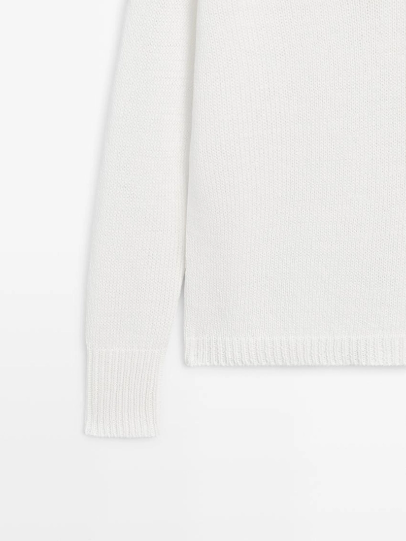 Водолазка из хлопково-вискозной смеси с v-образным вырезом