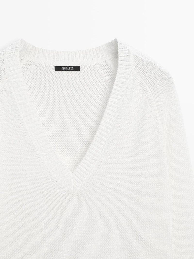 Водолазка из хлопково-вискозной смеси с v-образным вырезом