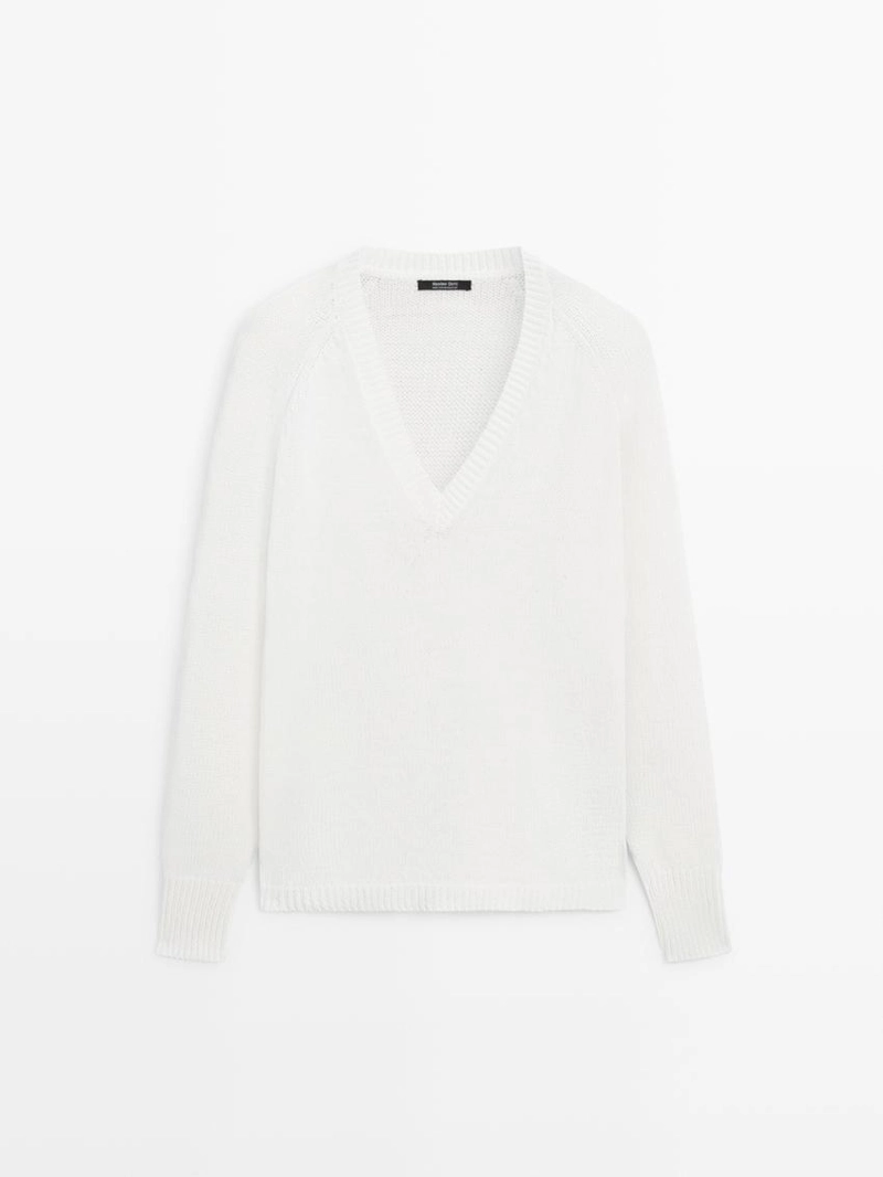 Водолазка из хлопково-вискозной смеси с v-образным вырезом