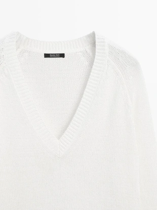 Водолазка из хлопково-вискозной смеси с v-образным вырезом- Заказать в России