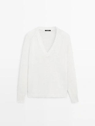 Водолазка из хлопково-вискозной смеси с v-образным вырезом- Заказать в России