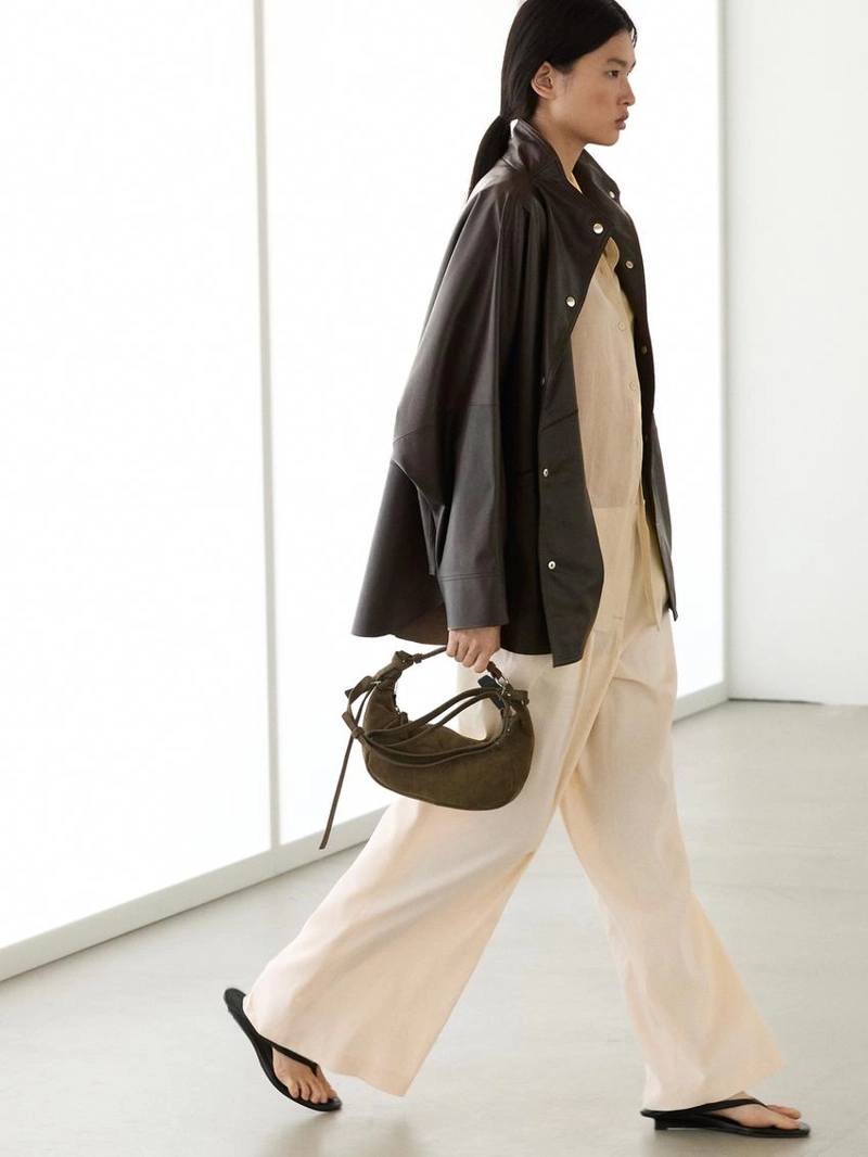 Плащ из овечьей кожи с отделкой наппа и карманами