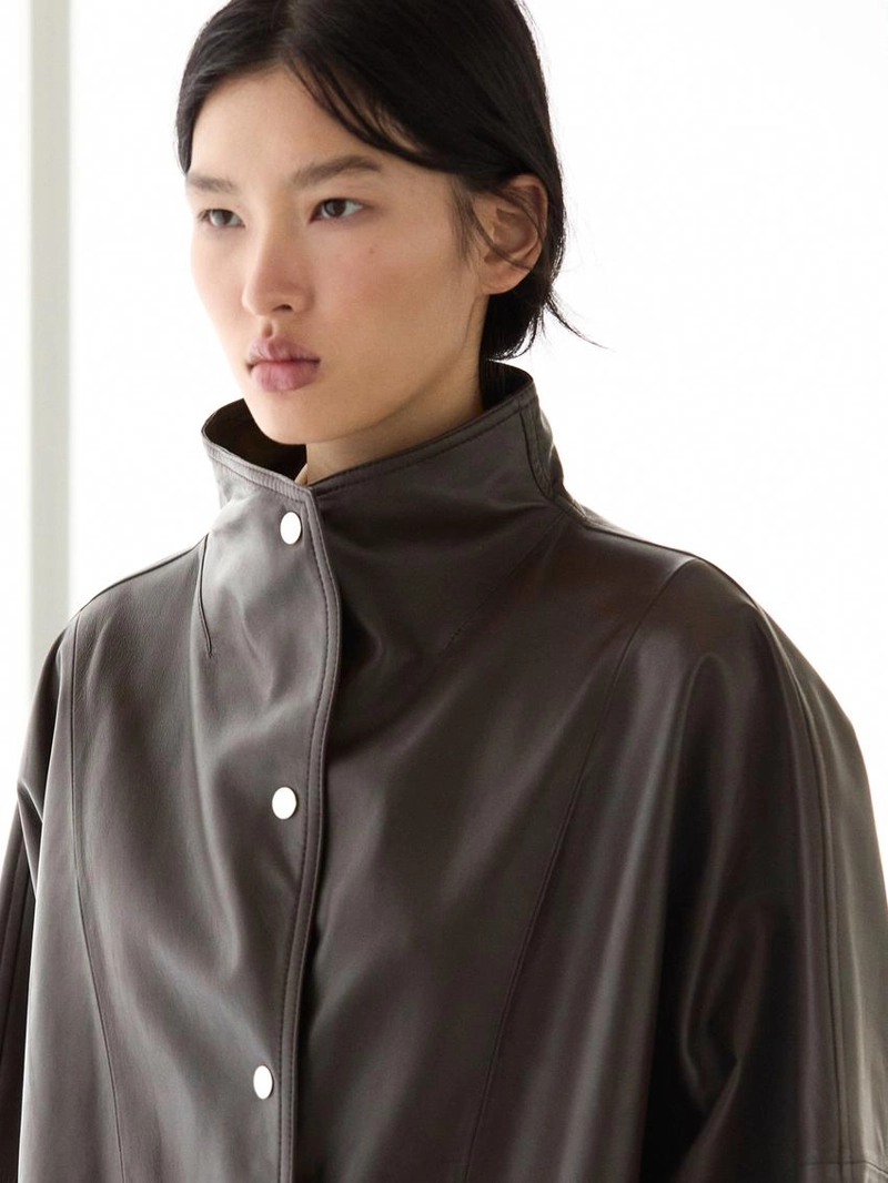 Плащ из овечьей кожи с отделкой наппа и карманами