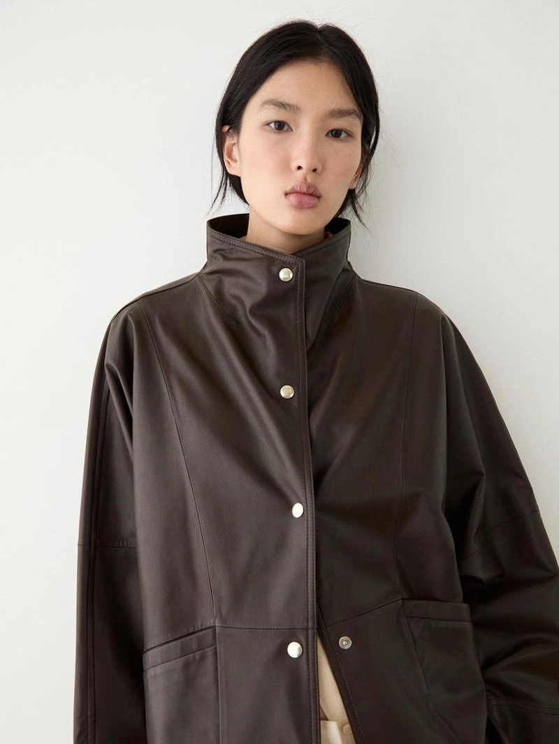 Плащ из овечьей кожи с отделкой наппа и карманами