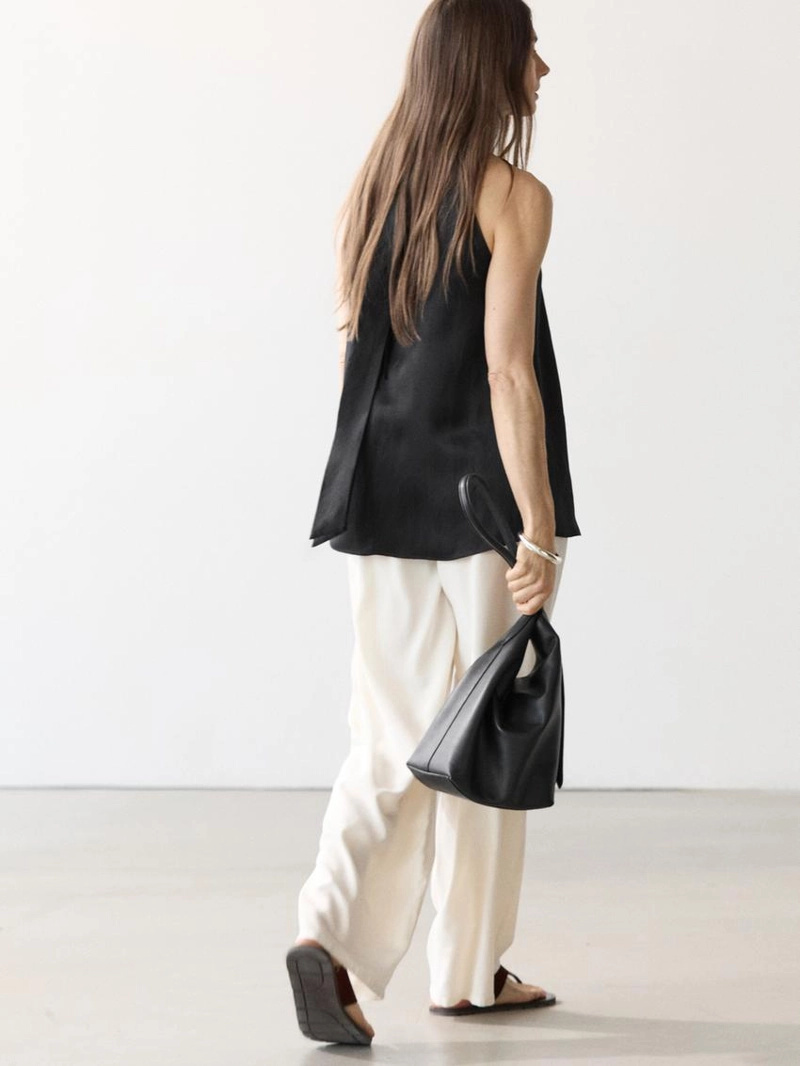 Топ с галстуком на шее из атласа