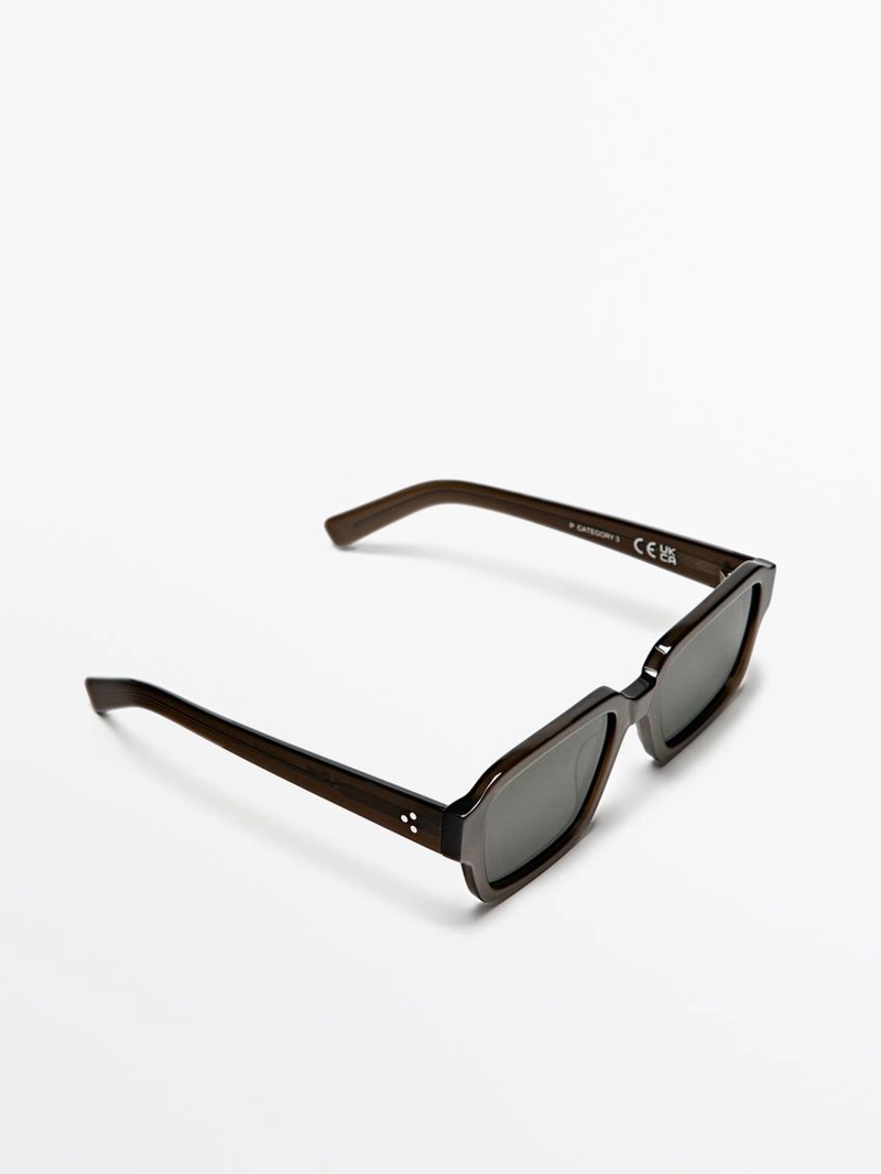 Солнечные очки прямоугольной формы