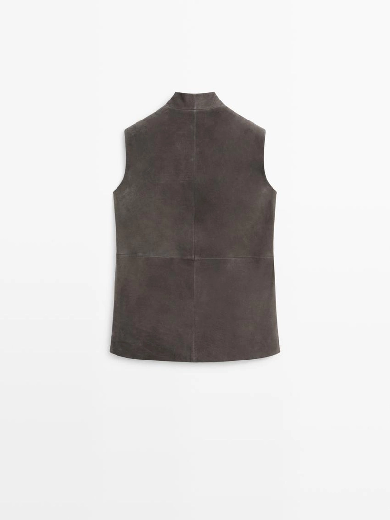 Жилет из кожи с бархатистым покрытием
