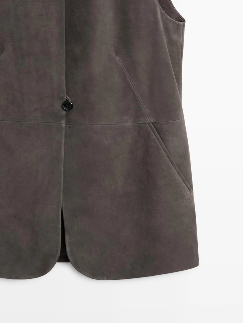 Жилет из кожи с бархатистым покрытием