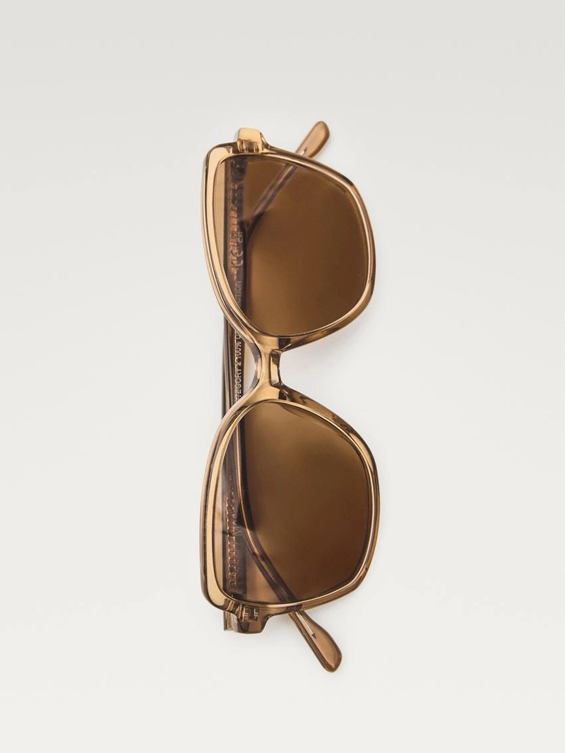 Солнечные очки квадратной формы