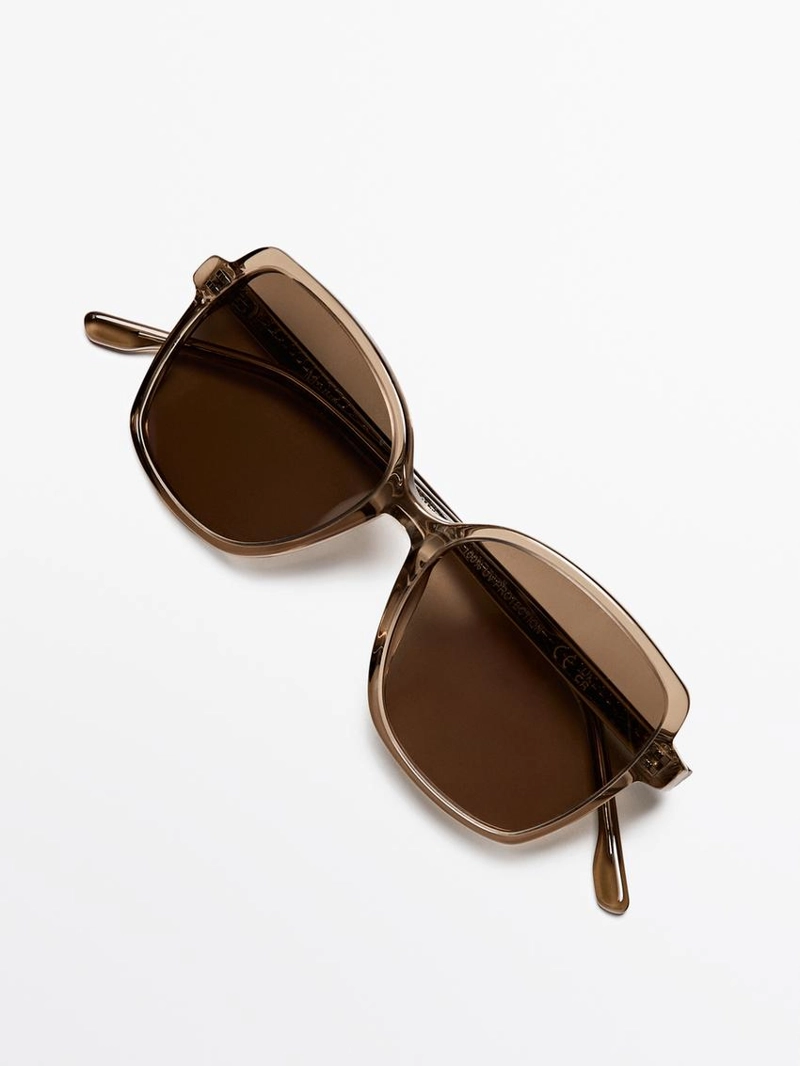 Солнечные очки квадратной формы