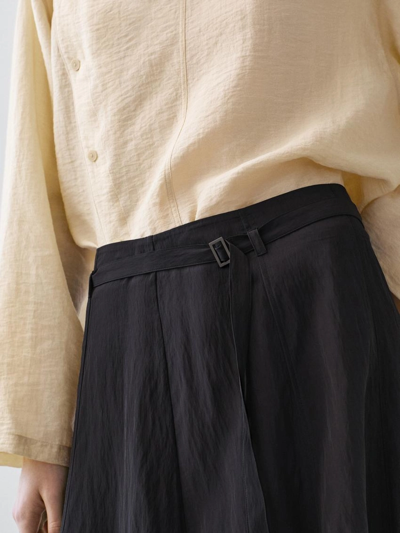 Длинная юбка с деталями пояса