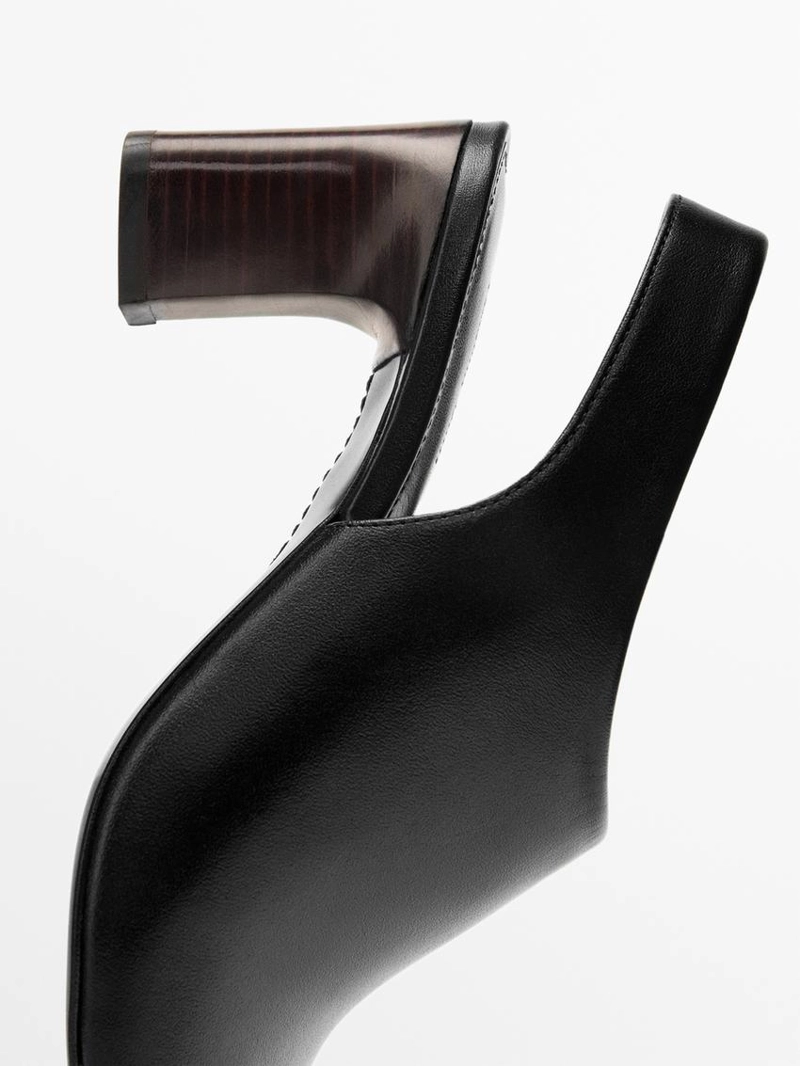 Кожаные сандалии на танкетке