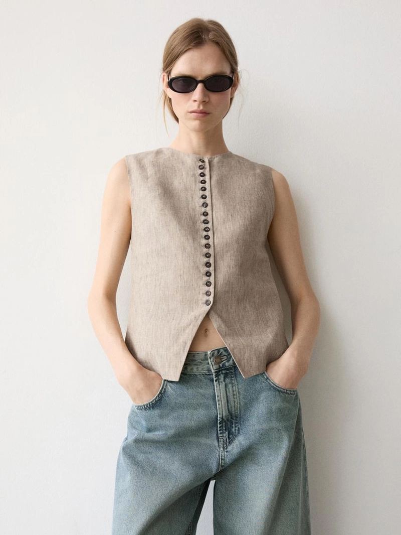 Жилет из льняной меланжевой ткани с пуговицами