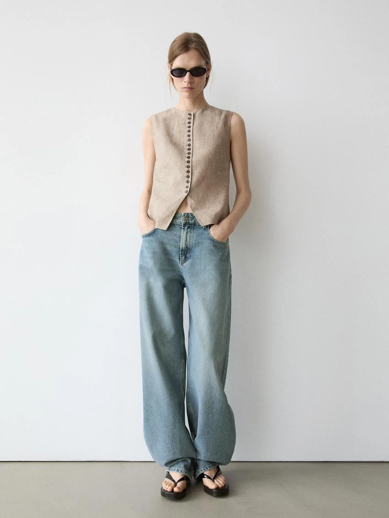 Жилет из льняной меланжевой ткани с пуговицами