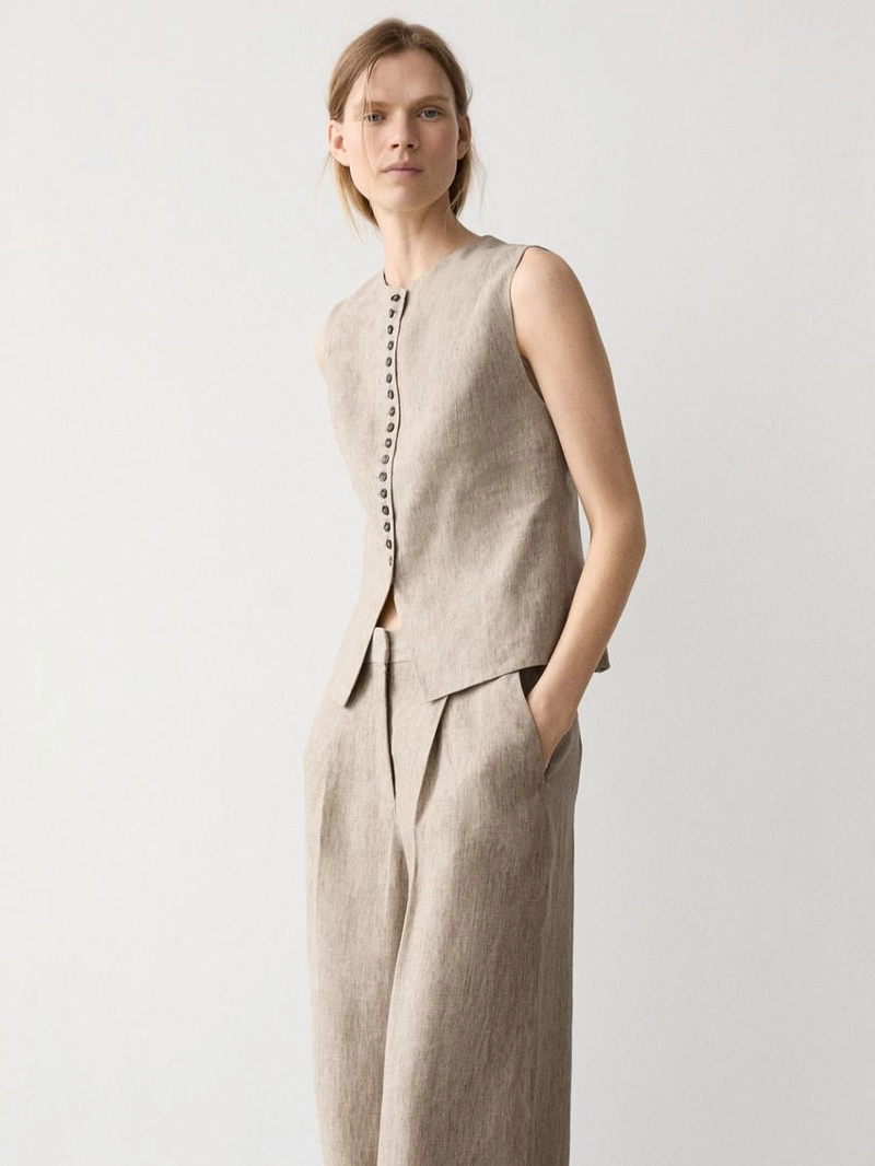 Жилет из льняной меланжевой ткани с пуговицами