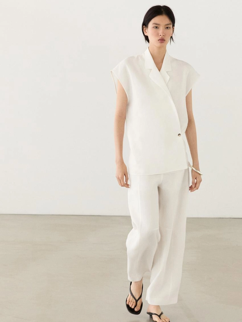 Жилет из льна на пуговицах