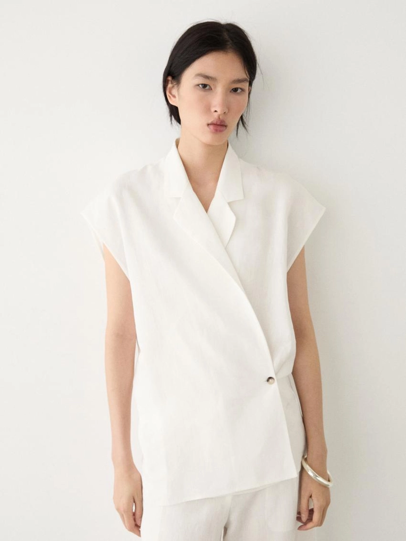 Жилет из льна на пуговицах