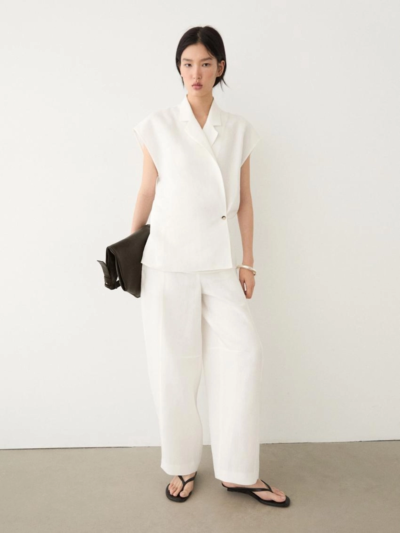 Жилет из льна на пуговицах