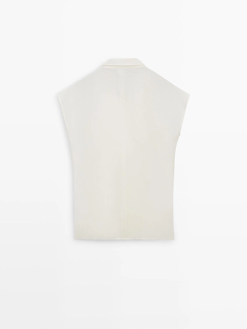 Жилет из льна на пуговицах