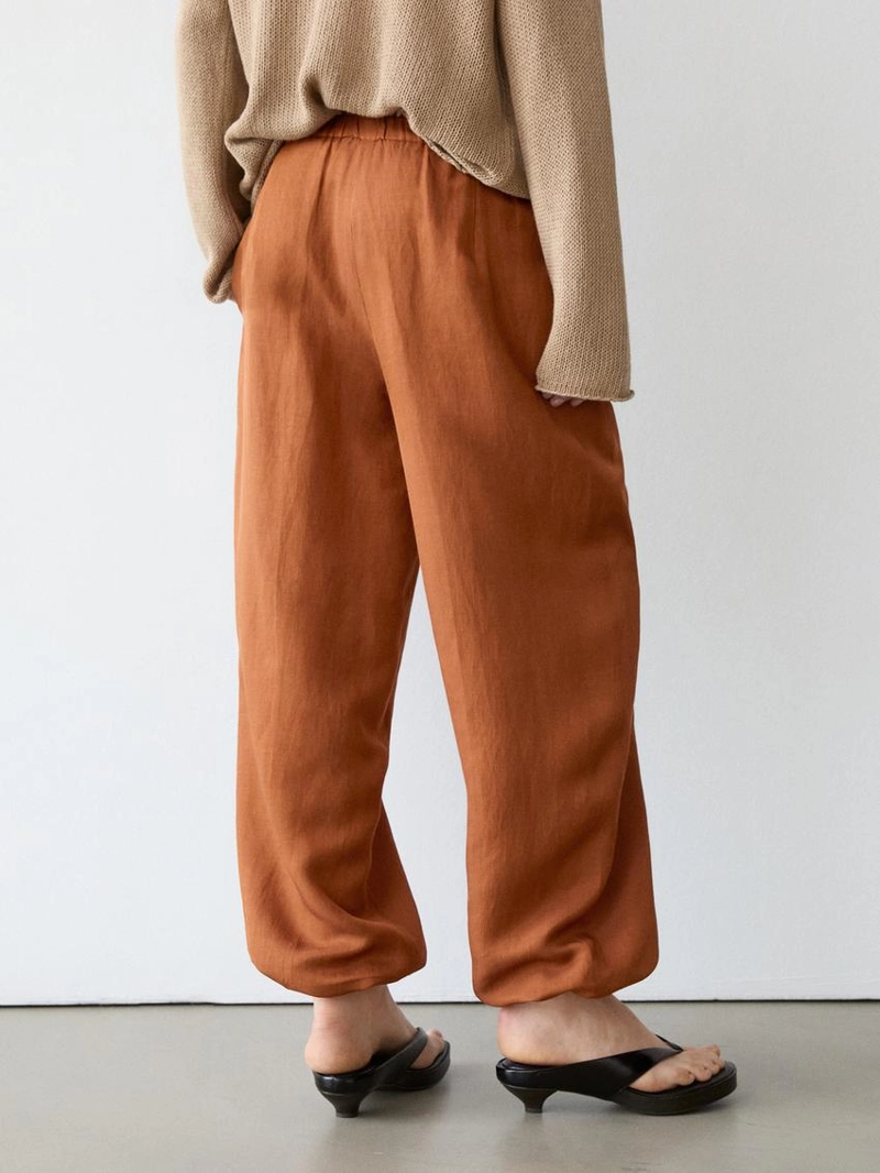 Брюки со свободным кроем и деталью на завязке