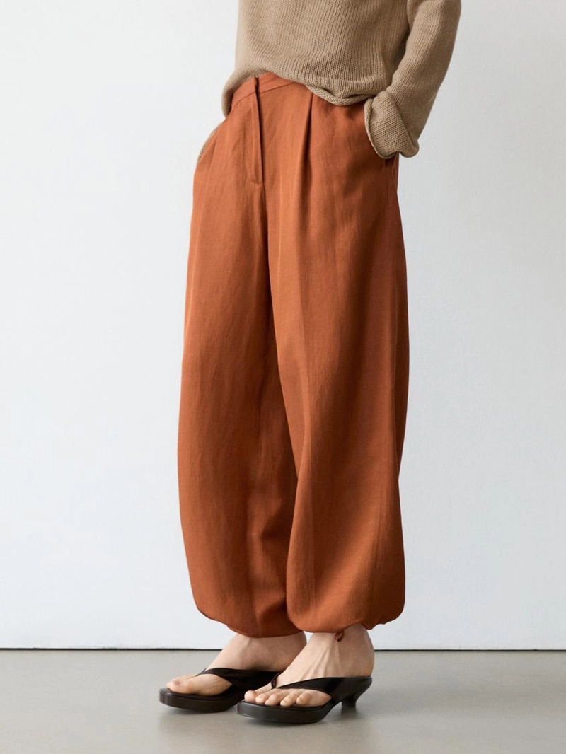 Брюки со свободным кроем и деталью на завязке