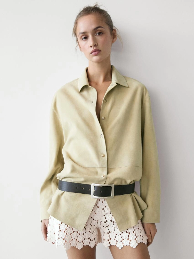 Шорты с кружевными вставками и цветочными деталями